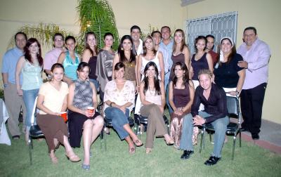 27042006 
Vanessa Barajas Trigo y Javier Berumen Dáher disfrutaron de una despedida de solteros junto a amistades.