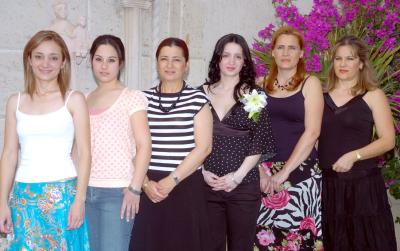 26042006 
Alejandra Solís García, Leticia García, Rocío García, Rocío García Aguilar y Susana García de Portilla, acompañaron a Claudia Solís, en la fiesta de canastilla que le fue organizada.
