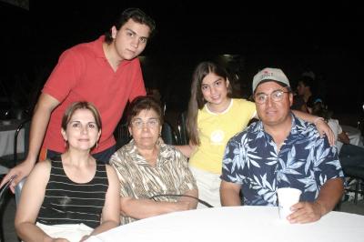 27042006 
José Herrera Moreno, Velia Moreno Herrera, Jazmín Jaime de Herrera, Jazmín y José Miguel Herrera Jaime.