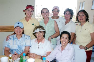 28042006 
Norma, Marcela, Gaby, Cony, Norma, Yola y Keta Romo vinieron de Durango para acompañar a Blanca en su cumpleaños.