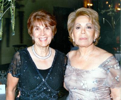 28042006 
Carmen de Alba y María Elena Arellano de Villarreal.