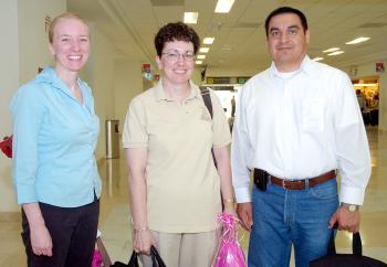 28042006 
Mauricio Vega, Kathy Simmons y Meghan Murray viajaron al DF.