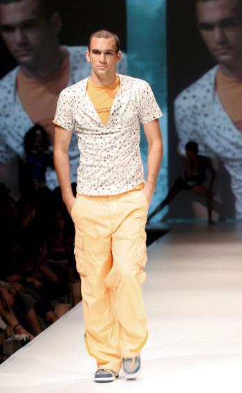 Una creación en el desfile 'Tight Knickers' durante la Semana de la Moda en Australia.