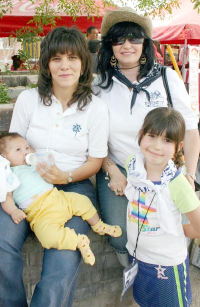 28042006 
Marilú  Orozco, Teresa Gutiérrez de M., Dayana Mercado Gutiérrez y Fabiola Valdez.