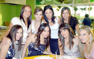 29042006 
Por su próxima boda, Ana Echávez disfrutó de una fiesta de despedida acompañada por sus amigas, Marisú, Vero, Edna, María José, Ana, Lucero y Mariana.