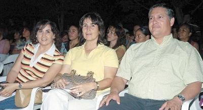 29042006
Martha Alanís, Ernesto y Tini Blanco.