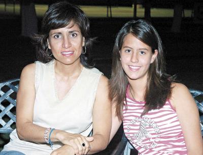 29042006 
Raquel Ramírez de Valdez y Raquel Aída Valdez.