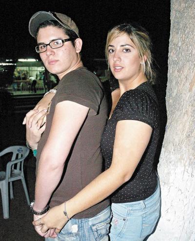 29042006 
Andrea Portal y Martín Nevárez.