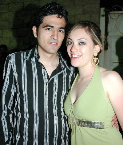 29042006 
Jorge Luis Flores y Sofía Negrete.