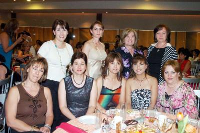 30042006 
Viviana Barrera, Nena de Cid, Muñega de Tueme, Sonia Zárate, Olga Romero, Liliana de Santelices y otras damas.