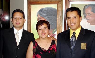 30042006 
Mario Marín, Rosario Ochoa y Guillermo García.