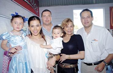 01052006 
Familiares y amigos celebraron el tercer cumpleaños de Sofía Gutiérrez González.