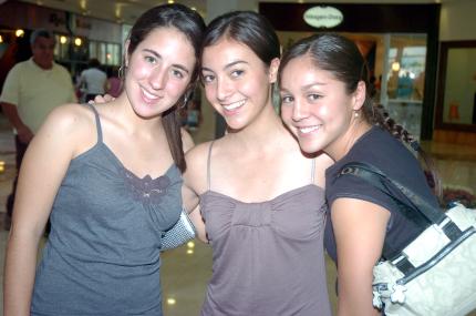 01052006
Cecy Royo, Maribel Tumoine y Lucía Barraza-