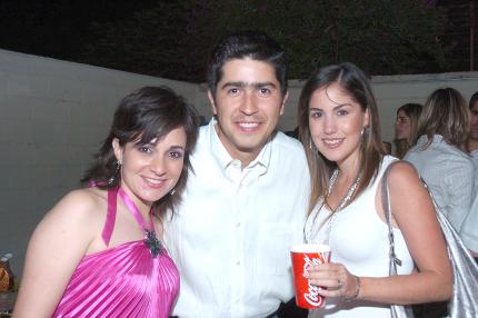 02052006
Lucila Hernández, Marcelo Obeso y Gaby de Obeso.