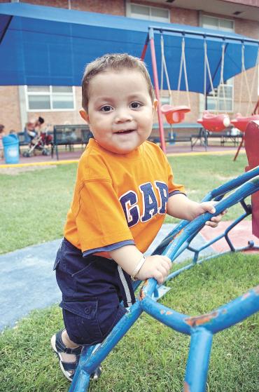 03052006
Sebastián Martínez Flores, es hijo de Luis Ernesto Martínez Ortega y Diana Edith Flores