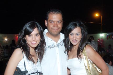 05052006 
Myriam Gurrola, Paco Contreras y Mariel Aguilar.