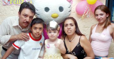 06052006 
Daniela Chávez Ibarra disfrutó de una divertida reunión acompañada por sus papás, Susana Ibarra y Miguel Chávez y sus hermanos , Miriam y Arturo