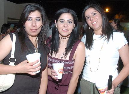 06052006 
Amira, Alía y Randa Ramadán