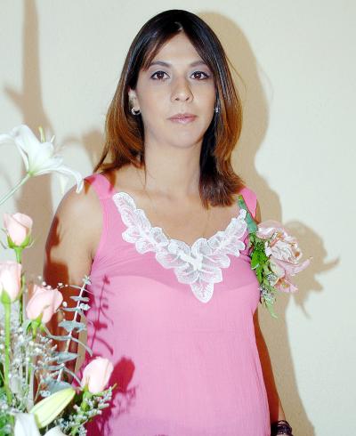 07052006
 Por el cercano nacimiento de su bebé, Sara Cuéllar de Rodríguez disfrutó de una linda fiesta de canastilla.