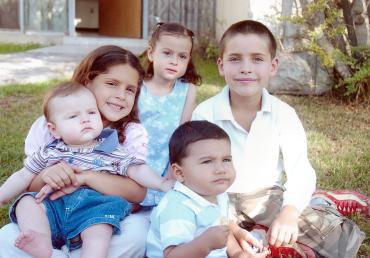 07052006 
Javier y Alexia González Urrea, Natalia y Bruno González Parra y Rodrigo Mendoza.