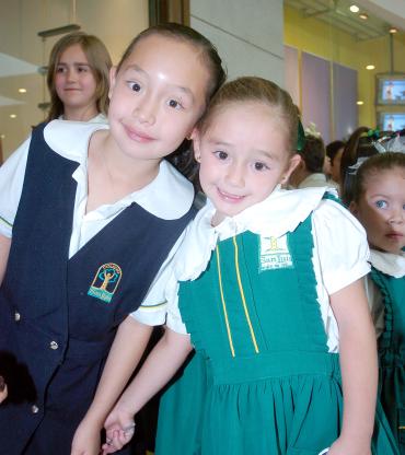 07052006 
Paulina y Luisa González.
