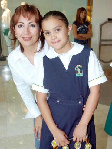 07052006 
Rocío García y Luisa García.