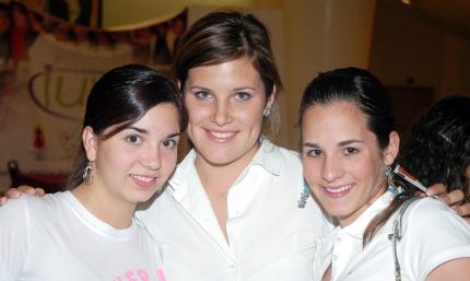 07062006 
Natalia Álvarez, Karem Von Bertrab y Marce González.