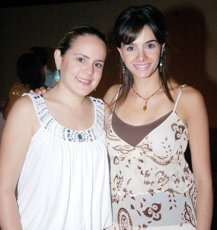 09052006 
Brenda Baille y Rocío Yacamán.