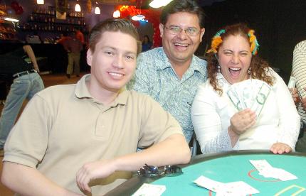 09052006 
Eduardo Pérez, Fernando Pérez y Nayeli Argote.