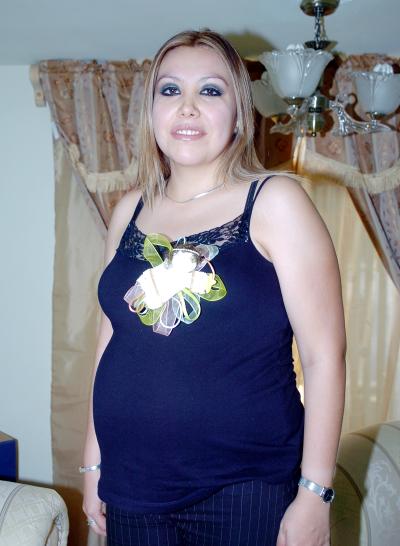 10052006 
Alejandra del Carmen Villarreal Mena disfrutó de una fiesta de regalos.