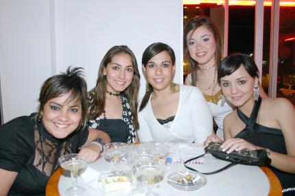 11052006
 Karime Samia, Patyu de Aguirre, Ma. Elena Robles, Zhahika Seáñez y Dayis Anaya