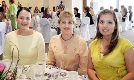 13052006 
 Paola de la Peña, Mauicha de Romo y Perlita Escobedo
