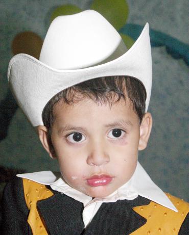 14052006 
José Manuel Antúnez Rangel cumplió tres años de vida y fue festejado por sus papás.