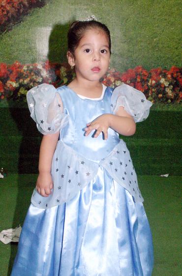 14052006 
Yosselin Paola Ochoa García celebró su segundo cumpleaños, con un convivio que le organizaron sus papás.