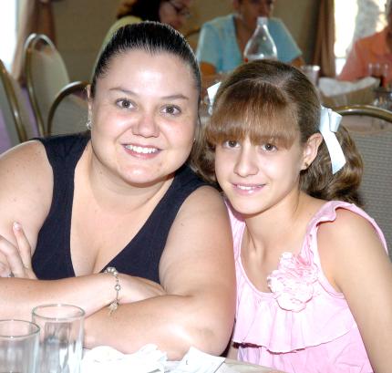 14052006 
Claudia de Pedroza y Kitzia Pedroza.
