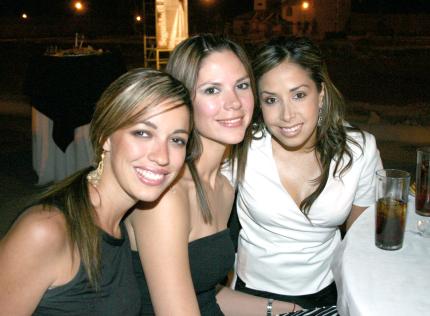 14052006 
Lupita Arzos, Karla Villa y Alejandra Castañeda.