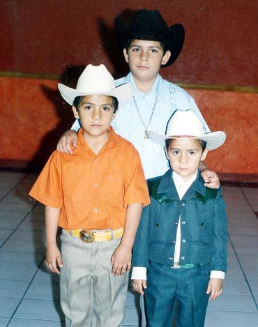 17052006 
Alan, Osvaldo y Daniel Pérez Álvarez.