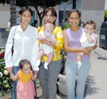18052006 
Sofía, Divani, Cony, Andrea, Rogelio y Stefany.