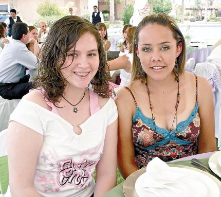 18052006 
Claudia y Karen Manzanera.