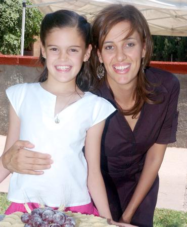 19052006 
Andrea Raigosa, con su mamá Ana Isabel.