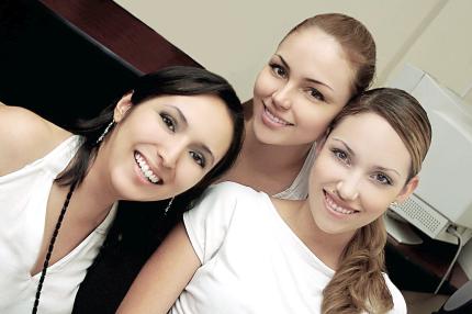 18052006 
Nancy García, Fabiola y Cynthia Ávila.