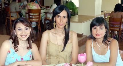 19052006 
Liliana Iturriaga Jardón, Marce Beltrán y Desireé Gutiérrez de Mora.