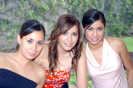 21052006 
Daniela Barranco, Katia y Claudia Peña