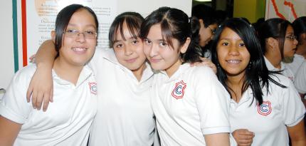 21052006 
Laura Melissa Jaso, Karen Zapata, Ismar Montesinos y Daniela Romero.