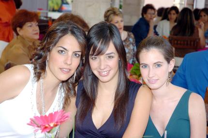 21052006 
Marcela Martínez, Mónica González y Gaby Rodríguez.