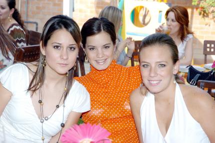 21052006 
Mary Tere Viesca, Mayté Núñez y Bonnie Carrillo.