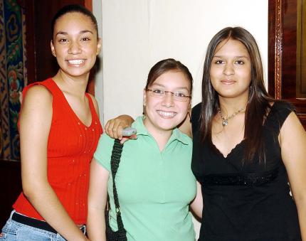 21052006 
Michelle Salazar, Martha González y Luisa Fernanda Navarro.