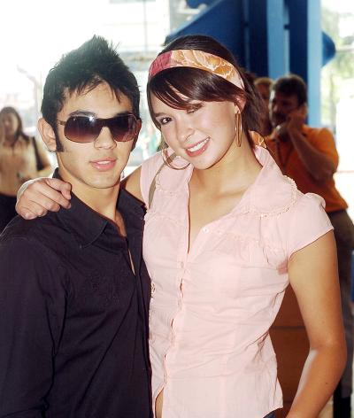 21052006 
Carla Macías y Fernando Palomino.
