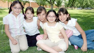 21052006 
Daniela, Maripily, María Aurora, Magdalena y Ana Mary Jiménez