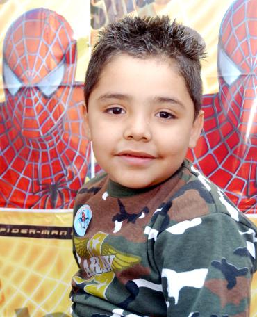 21052006 
Con motivo de su cumpleaños, Jesús Antonio Medina Dena fue festejado con un convivio infantil.